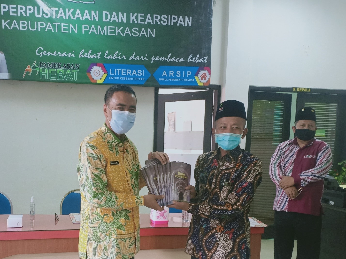 PENANDATANGANAN MEMORANDUM OF UNDERSTANDING (MOU)  INSTITUT AGAMA ISLAM NEGERI (IAIN) MADURA DENGAN DINAS PERPUSTAKAAN DAN KEARSIPAN KABUPATEN PAMEKASAN