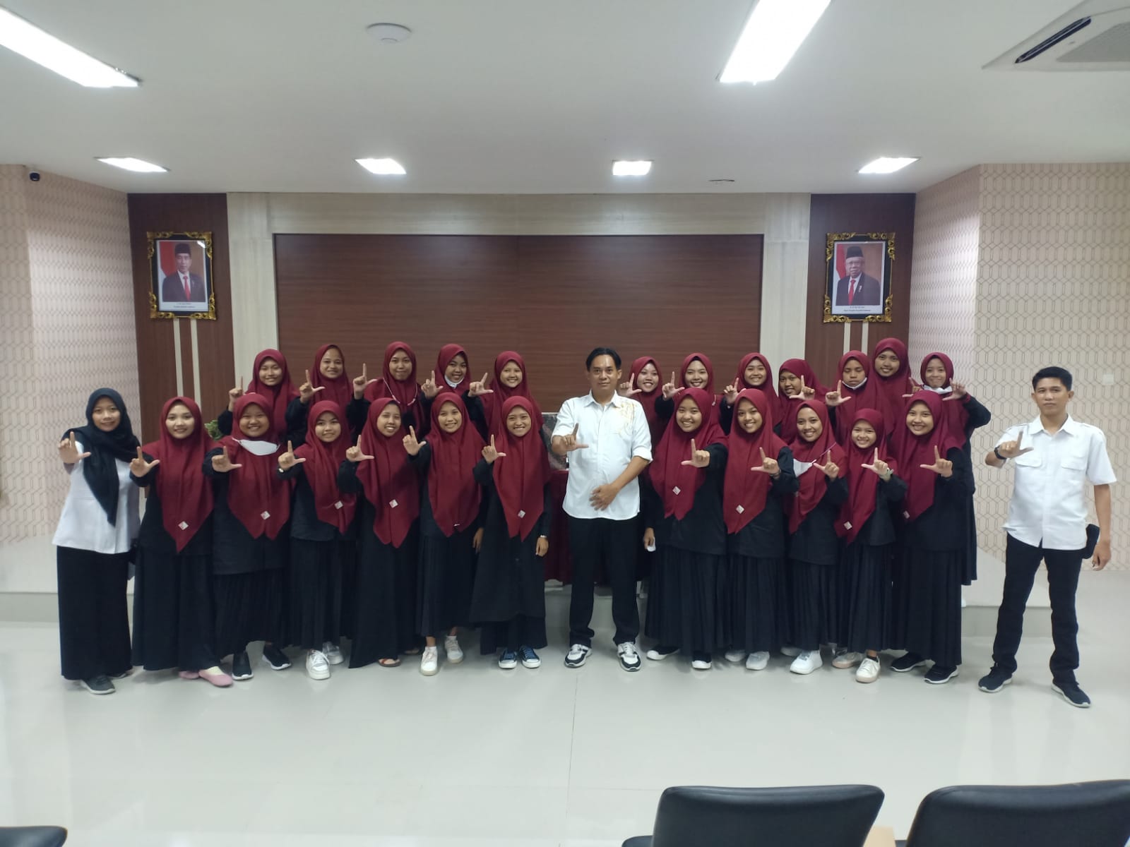 Kunjungan Belajar : â€œPerpustakaan; Rumah Literasiâ€ Pengurus Perpustakaan Pondok Pesantren Annuqayah Lubangsa Utara Putri di UPT Perpustakaan IAIN Madura