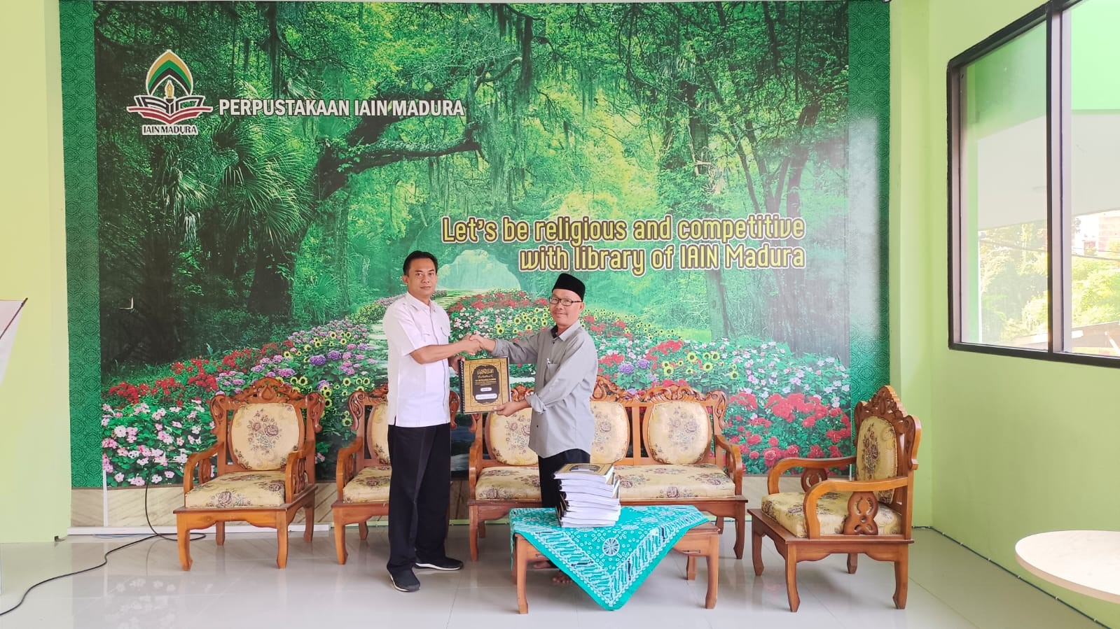 UPT Perpustakaan IAIN Madura Terima Hibah Koleksi Mushaf Al-Quran Huruf Braille