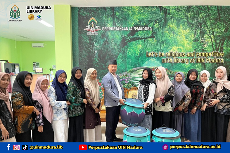 Inspiratif : Mahasiswa PAI UIN Madura Ajak Peduli Lingkungan Melalui Hibah Tempat Sampah