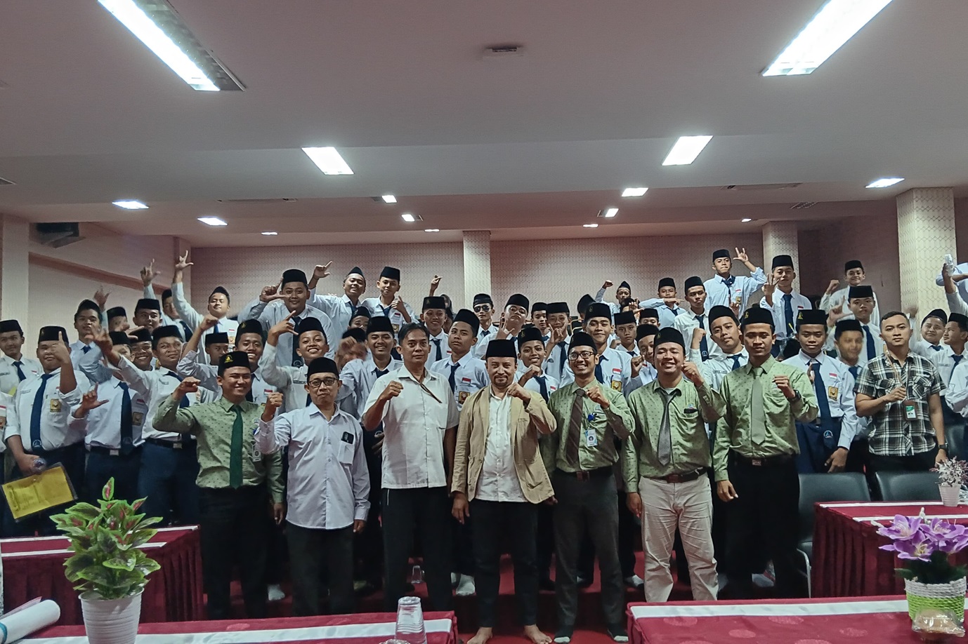 Membangun Generasi Literasi: SMP Puncak Darussalam Kembali Berkunjung ke Perpustakaan IAIN Madura