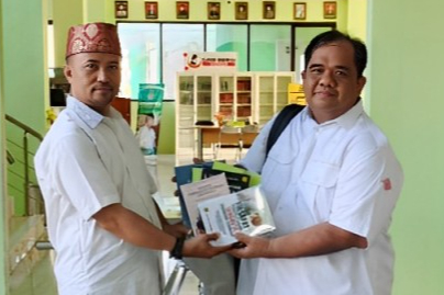 Perpustakaan IAIN Madura dan Prof. Dr. H. Erie Hariyanto, S.H., M.H.  Bersinergi Perkaya Koleksi Perpustakaan