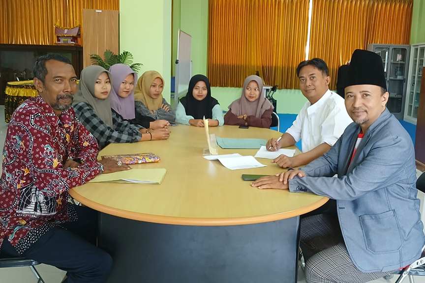 Pesan Perpisahan dari Kepala Perpustakaan IAIN Madura Untuk Siswi Magang SMK Islam Tanjung Sampang