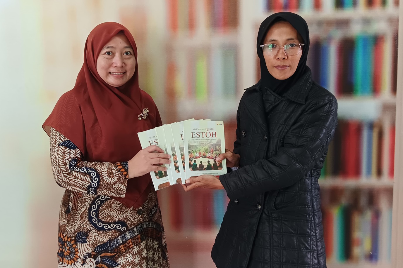 Makna dan Praktik EstÃ´h :  Hibah Karya Ibu Heni Listiana Untuk Perpustakaan IAIN Madura