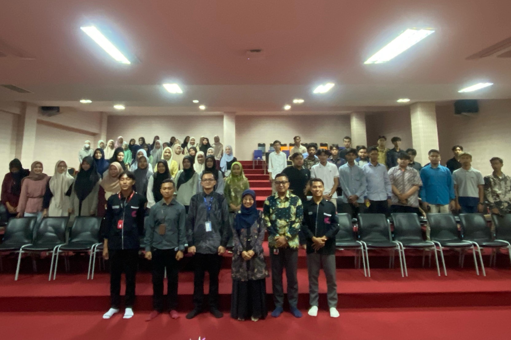 Sekolah Pasar Modal : Technical Analysis to Determine Stock Price Movement di Perpustakaan IAIN Madura