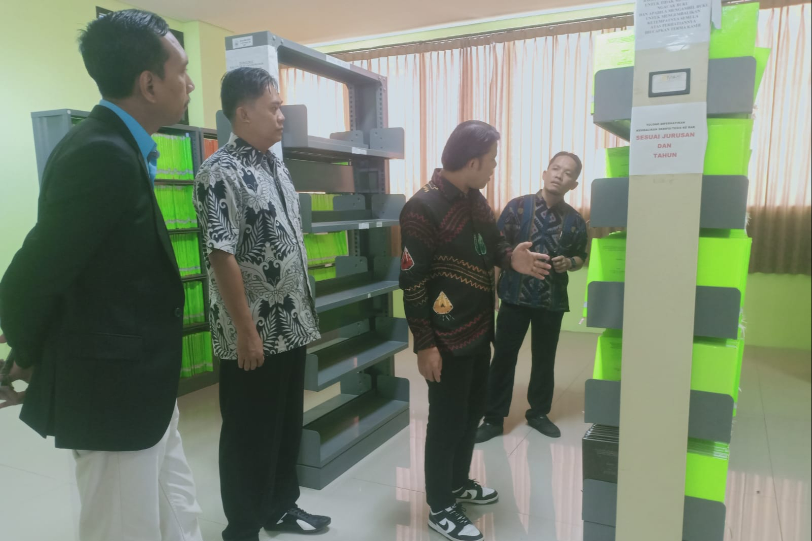 Perpustakaan IAIN Madura Menjadi Salah Satu Fokus Kunjungan Asesor Lembaga Akreditasi Mandiri Kependidikan (LAMDIK) untuk  Akreditasi Program Studi Pendidikan Anak Usia Dini (PAUD) IAIN Madura