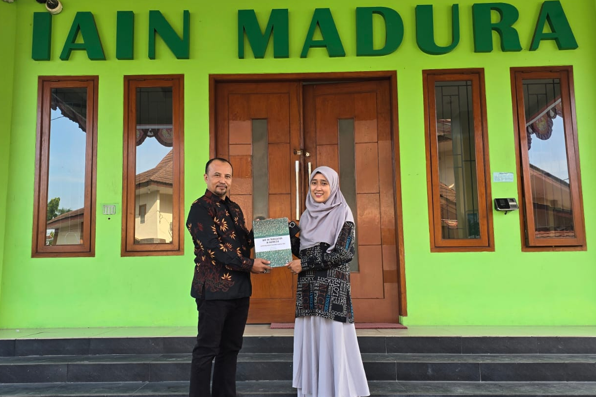 Hibah Koleksi "Qur'an Translation In Indonesia: Scriptural Politics In A Multilingual State" untuk Perpustakaan IAIN Madura