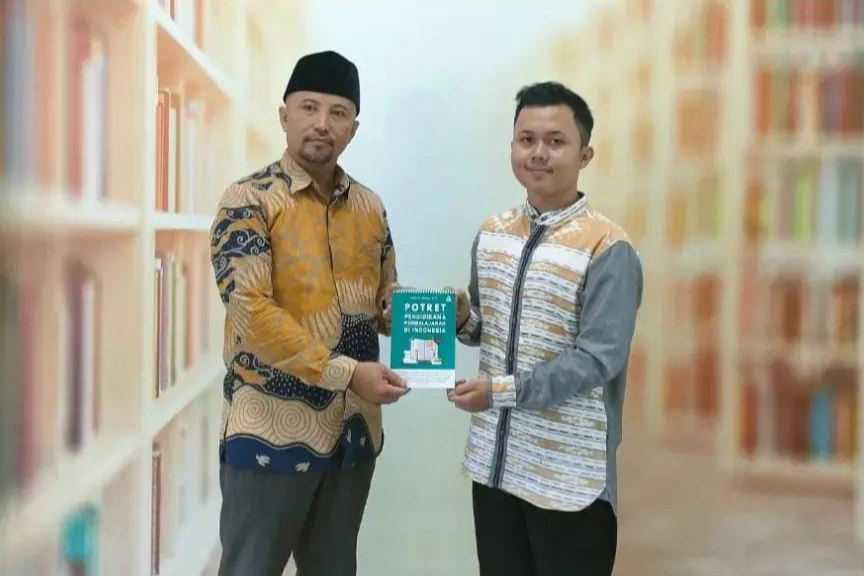 Hibah Buku Potret Pendidikan dan Pembelajaran di Indonesia Dari Mahasiswa Program Studi BKPI Semester 8