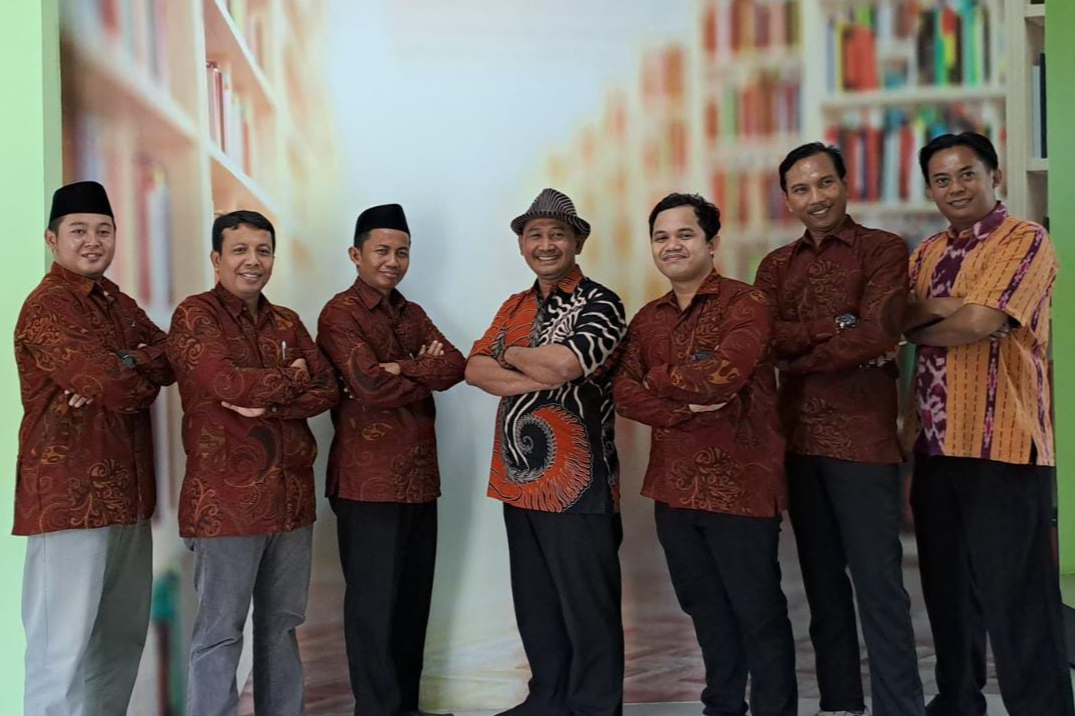 Asesor Akreditasi Program Studi Tadris Bahasa Indonesia Fakultas Tarbiyah IAIN Madura Kunjungi Perpustakaan Pusat IAIN Madura untuk Asesmen Lapangan