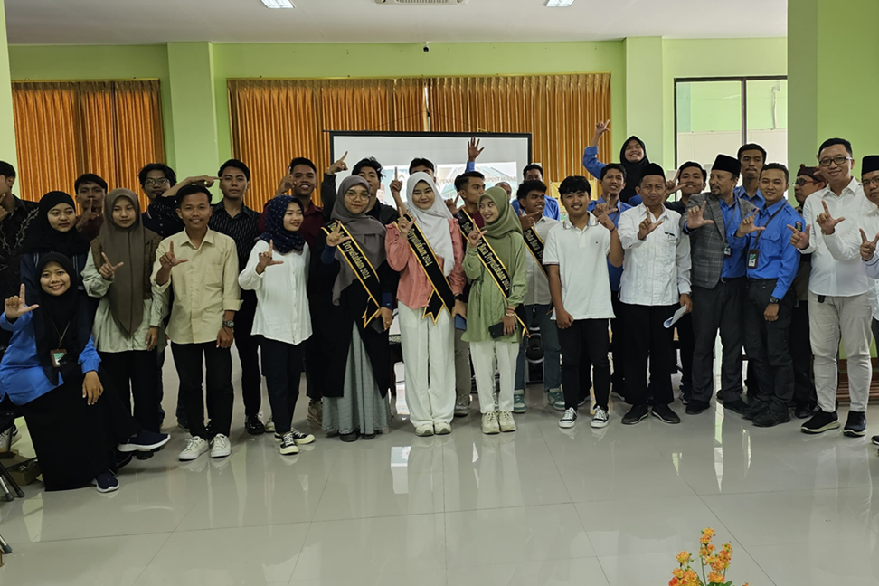 Melangkah Menuju UIN Madura: Literasi Menyala dalam Pekan Kunjung Perpustakaan IAIN Madura dan Hari Santri 2024